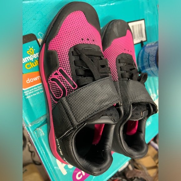 Shoes - Five Ten Hellcat Pros